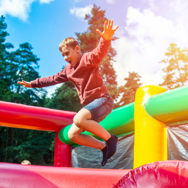 Jeux gonflables pour tout événement dans l'Yonne (89) et la Seine Martime (77), proposé par Anim en Délire